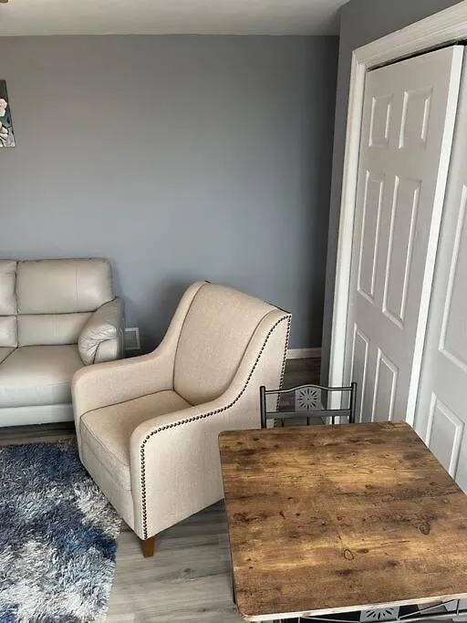 Modern One Bedroom Apartment New York